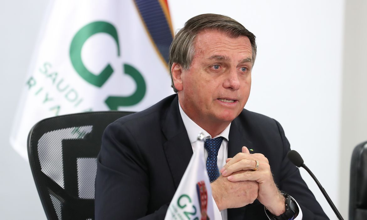 Bolsonaro mente sobre sua popularidade e diz que o país vai bem
