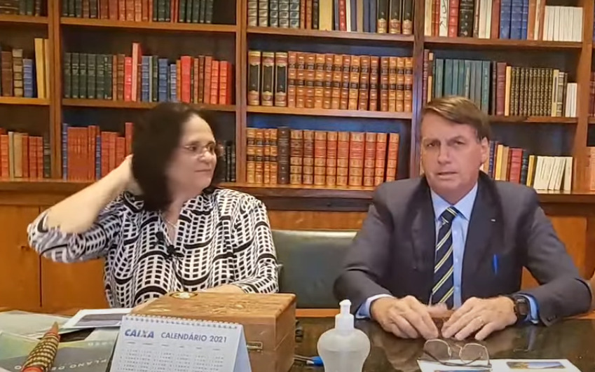 Bolsonaro recua antes do Senado derrubar veto do absorvente feminino