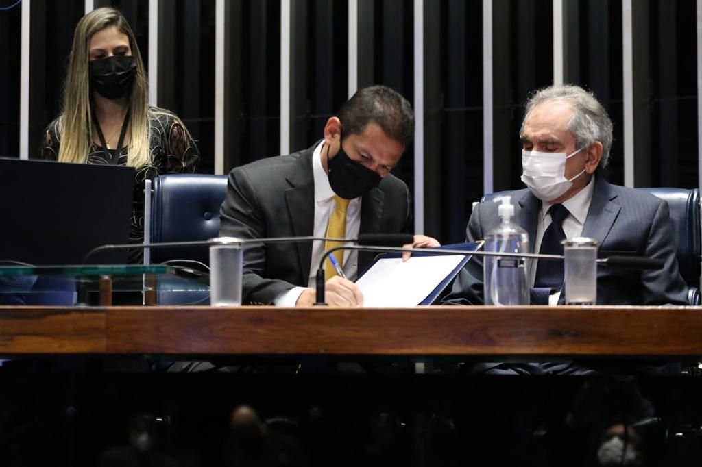 Vice da Câmara festeja aprovação do aumento de repasses a municípios