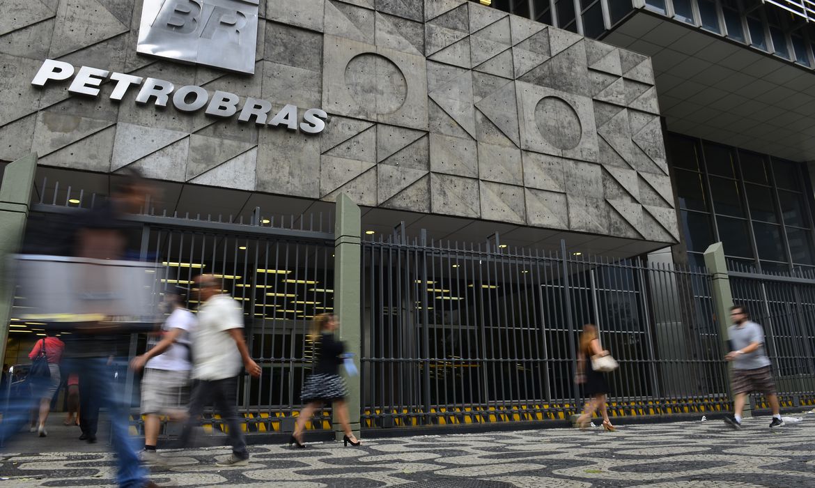 Presidente do Brasil dá solução ao preço alto do gás de cozinha. Veja qual