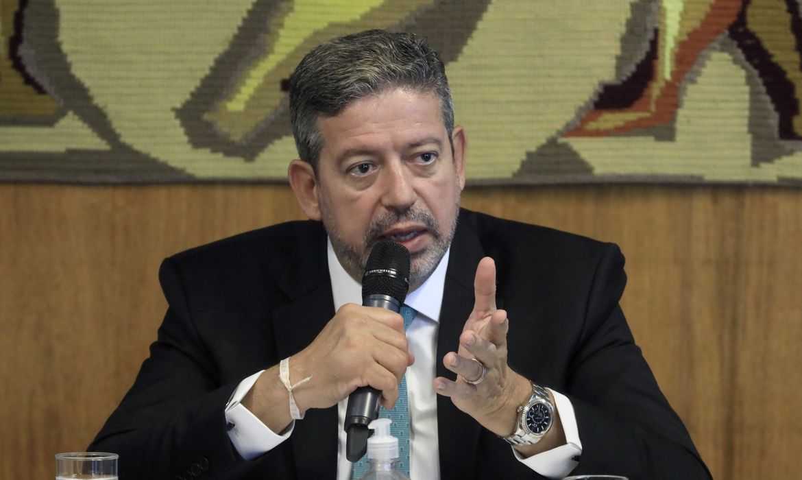 Lira defende mudança de ICMS na cobrança de combustíveis