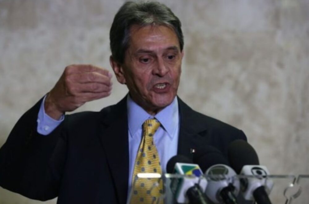 Roberto Jefferson diz que Bolsonaro รฉ viciado em dinheiro