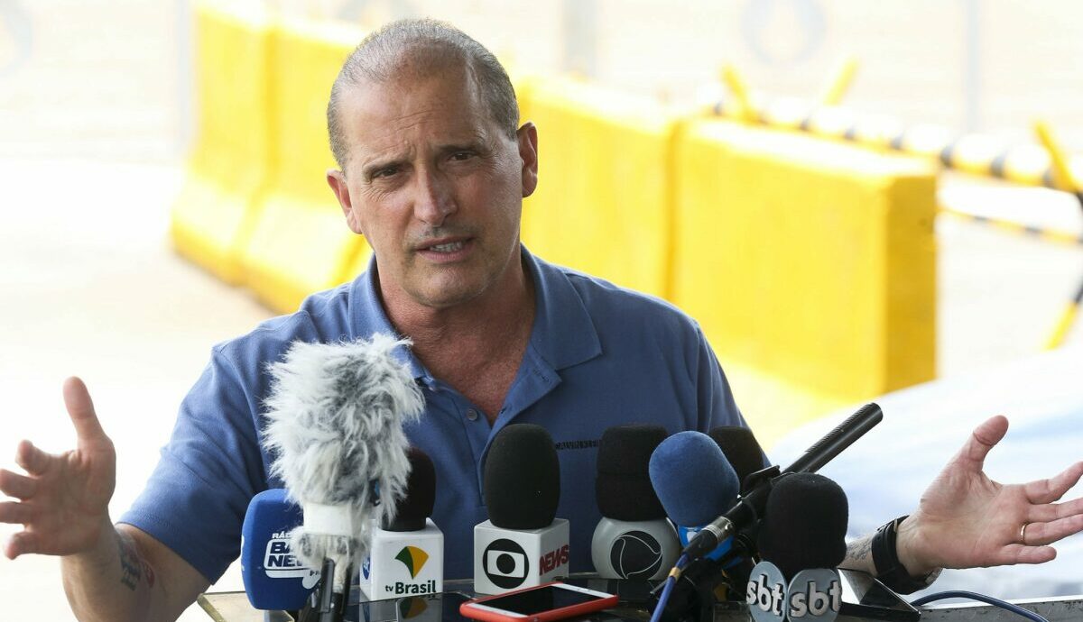 ministerio, demissao, comprovante, vacinacao