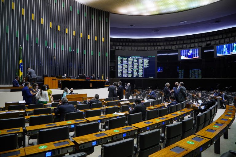 PEC dos precatórios reduz em R$ 36,6 bilhões dívidas dos municípios