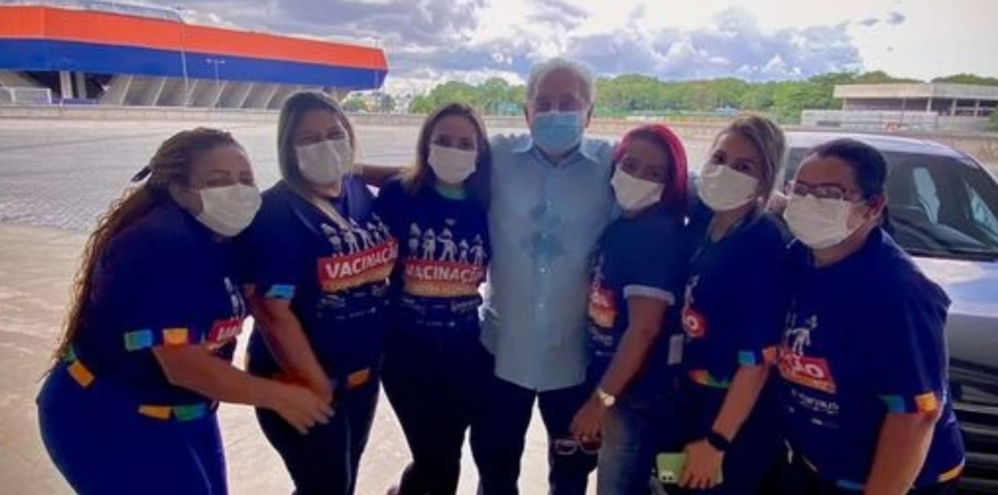 Amazonino toma 3ª dose e convoca população para o ciclo vacinal