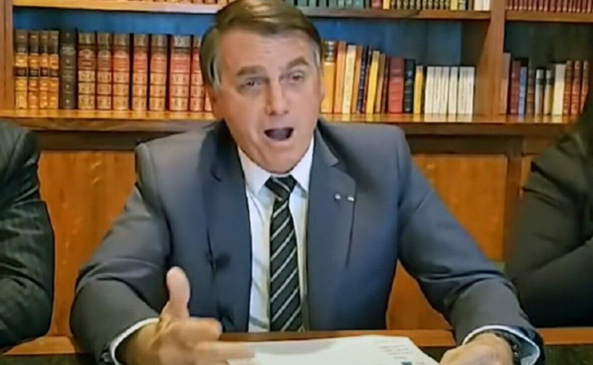 Mulheres 'começaram a menstruar' durante seu governo, ironiza Bolsonaro