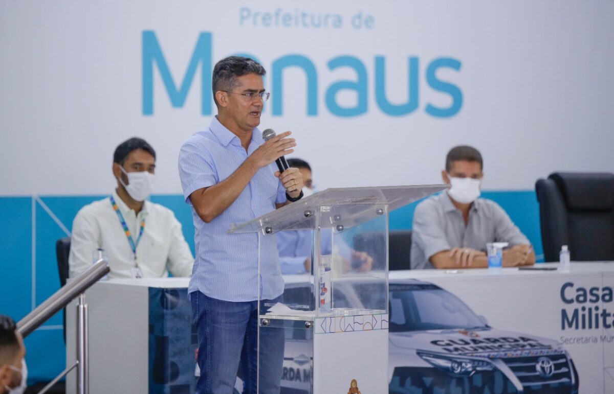 Prefeito David Almeida entrega armas e veículos à Guarda Municipal
