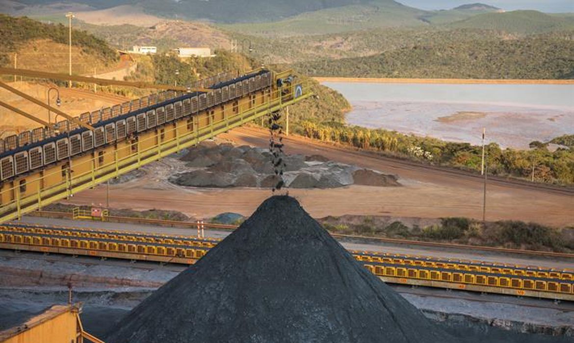 Deputados querem engordar fatia da mineração de 4% para 10% no PIB