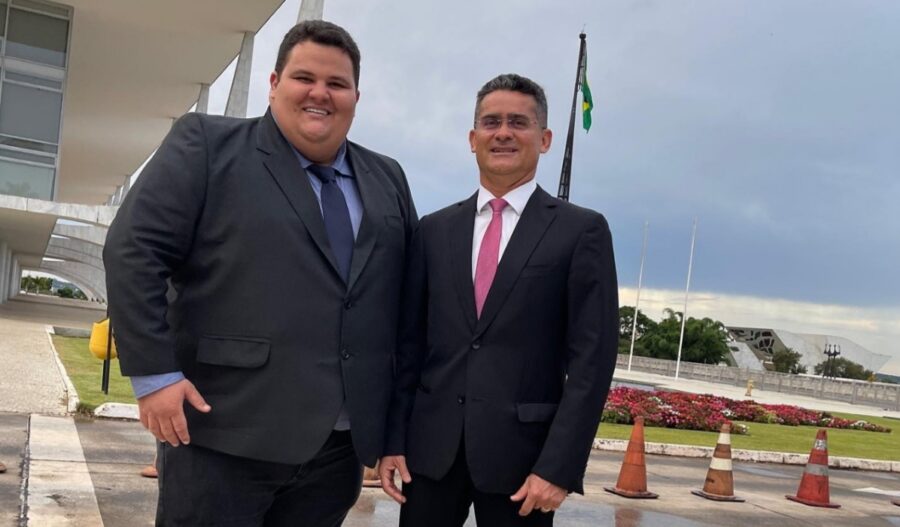 A estratégia de David levar Renato Júnior à sua viagem a Brasília