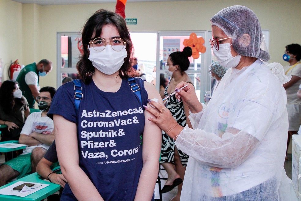 Todos adultos com mais de 18 anos podem tomar 3ª dose contra covid
