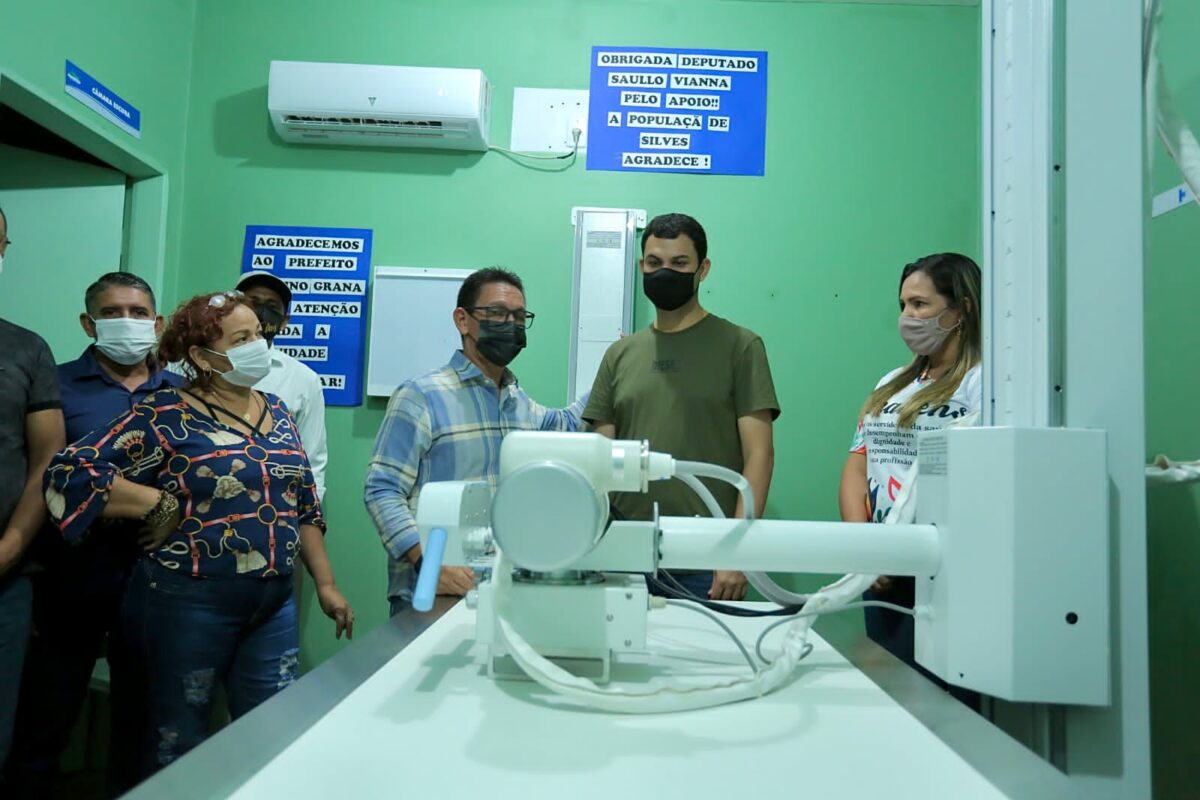 Deputado entrega equipamento de raio-x, fruto de sua emenda na ALE-AM