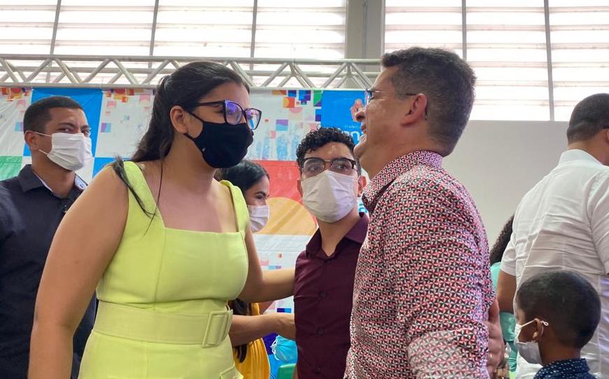 Luana Ferreira e David Almeida durante inauguraรงรฃo em Manaus