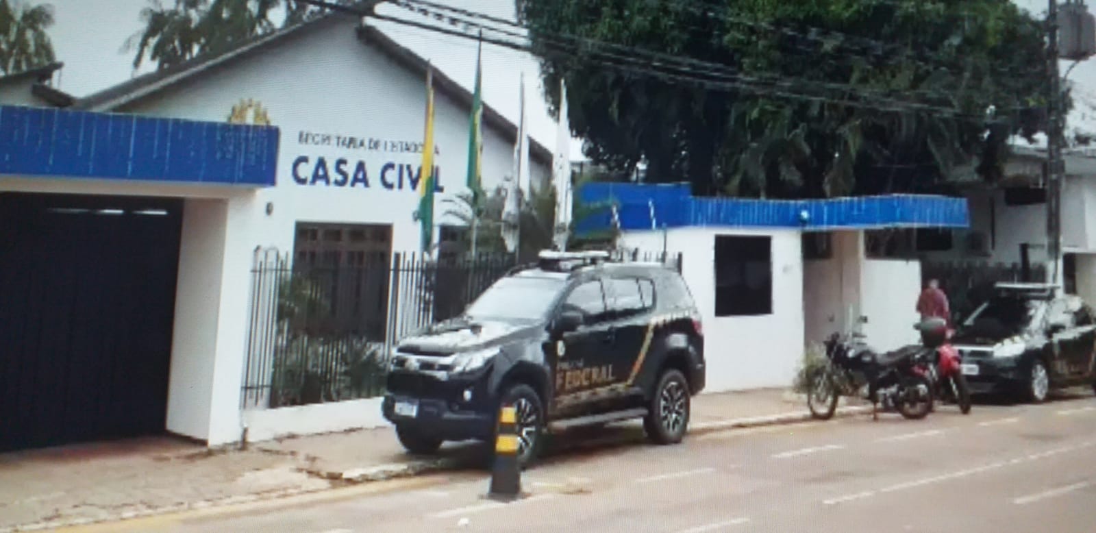 Casa do governador do Acre é vasculhada e assessores são afastados
