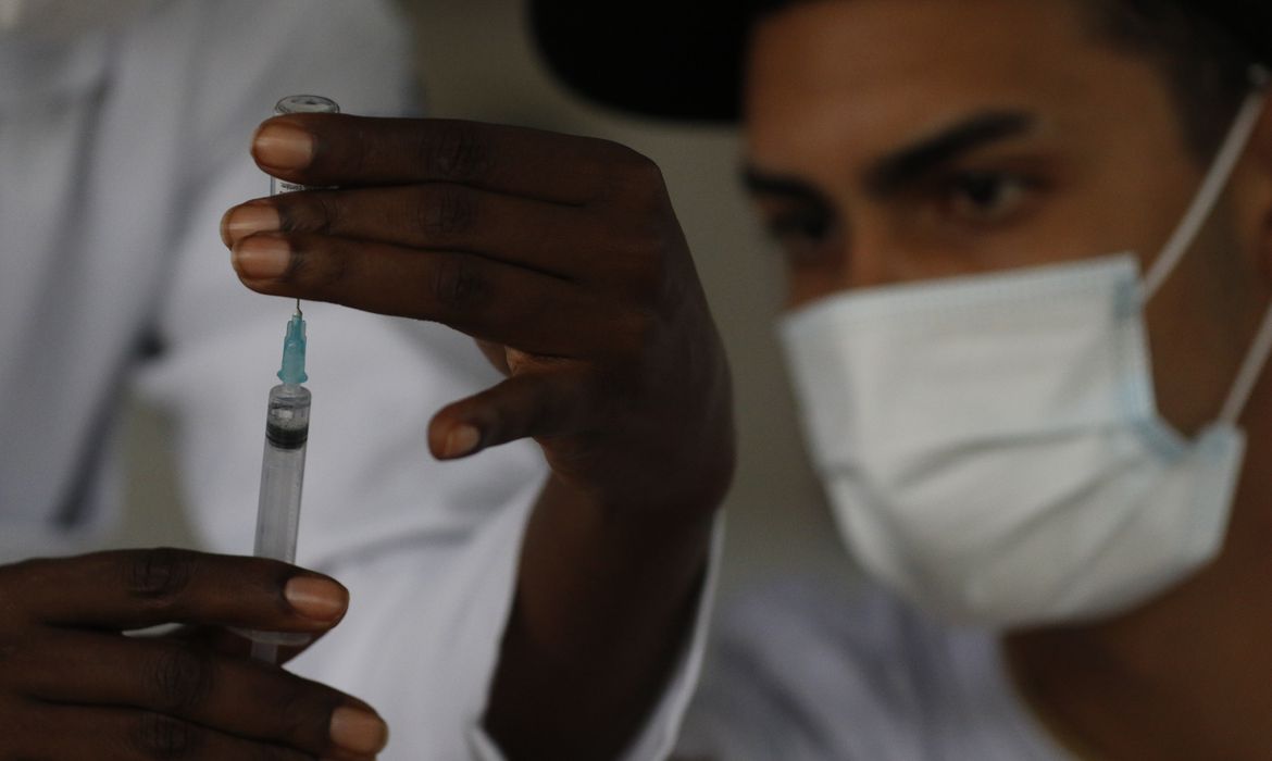 Primeiro morto pela ômicron nos EUA não tomou vacina