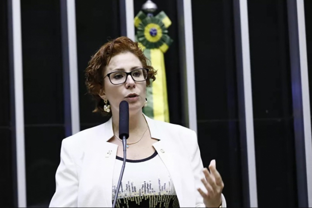 STF abre inquérito para investigar Zambelli por porte ilegal de arma