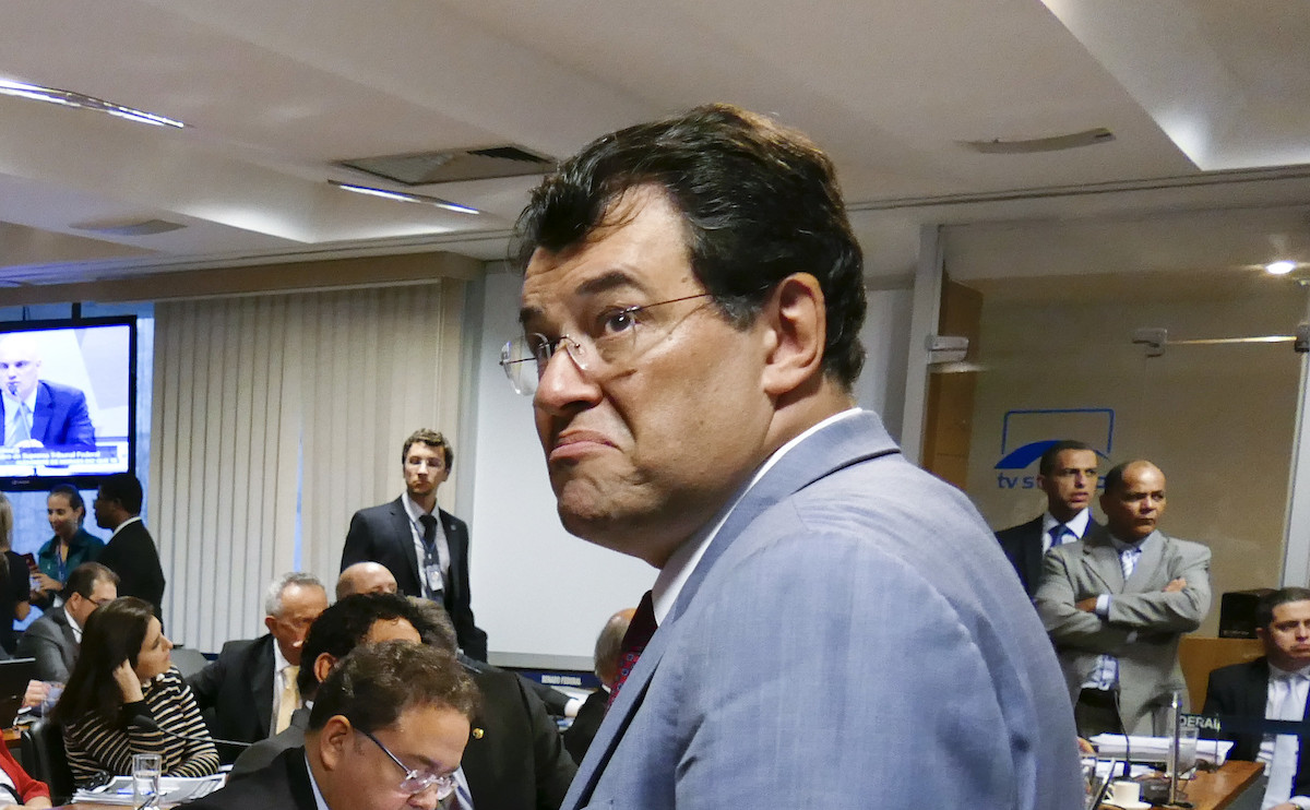 Eduardo Braga adota o ‘Arrogante, mas necessário’