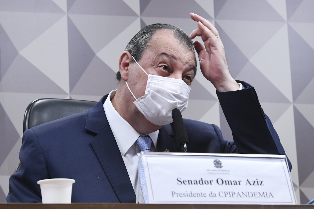 Omar Aziz, presidente da CPI da Pandemia, testa positivo para covid-19