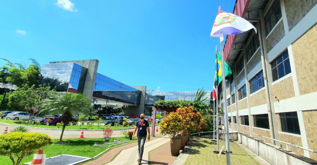TCE-AM adota passaporte de vacina