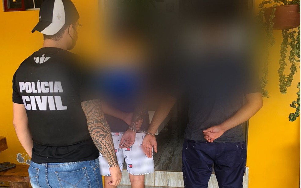 Filhos amarram pai em árvore e o espancam até a morte