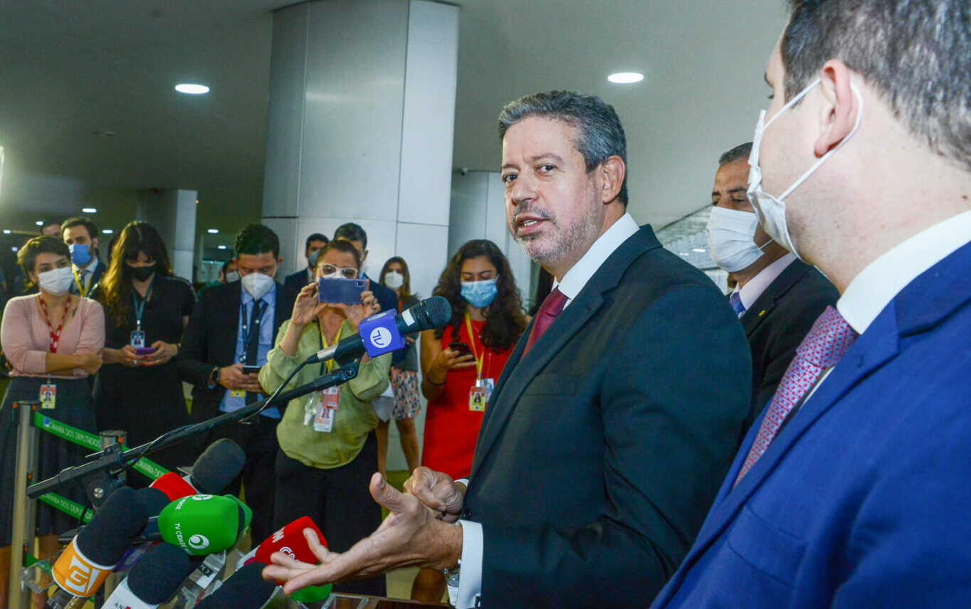 Lira diz que governadores devem cobrar o Senado sobre combustíveis