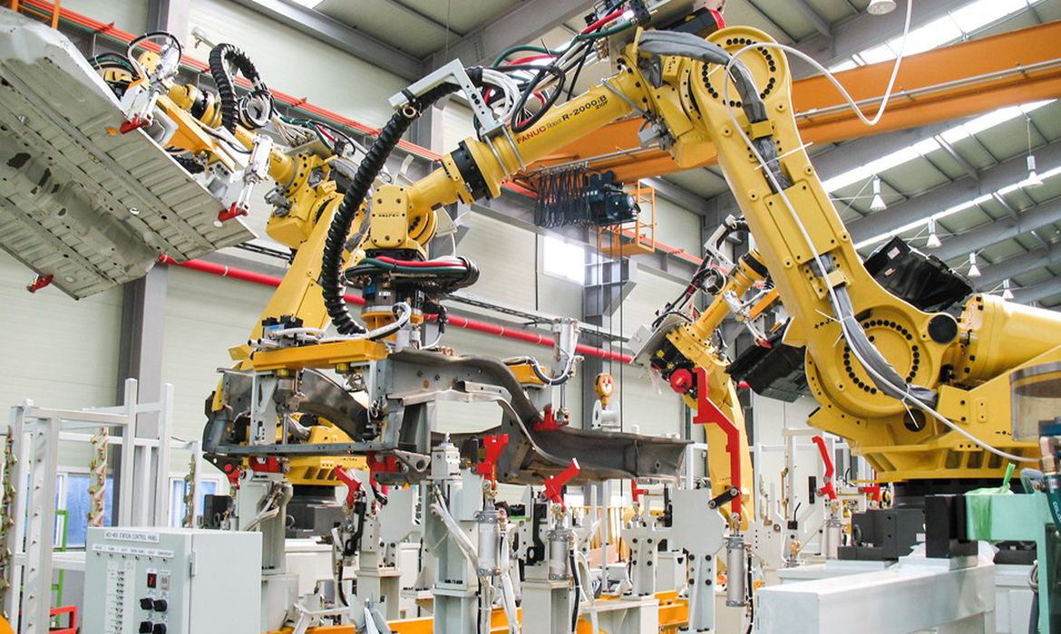 Indústria encerra 2021 com volume menore de venda e produção, diz PMI