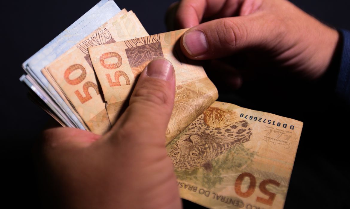 Novo salário mínimo começa a valer a partir de hoje