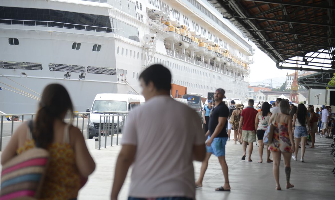 Anvisa recomenda suspensão de cruzeiros por conta de surto da covid