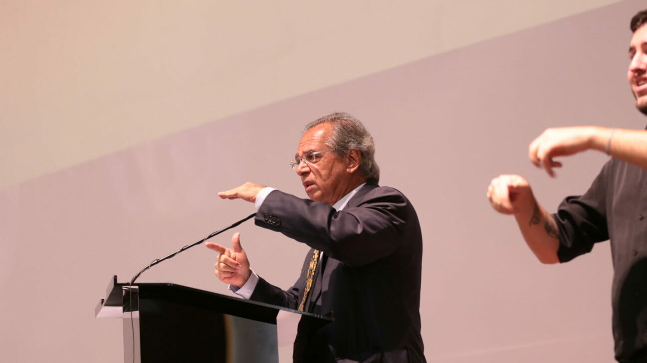 Guedes diz que governo estuda liberar saques do FGTS e reduzir IPI