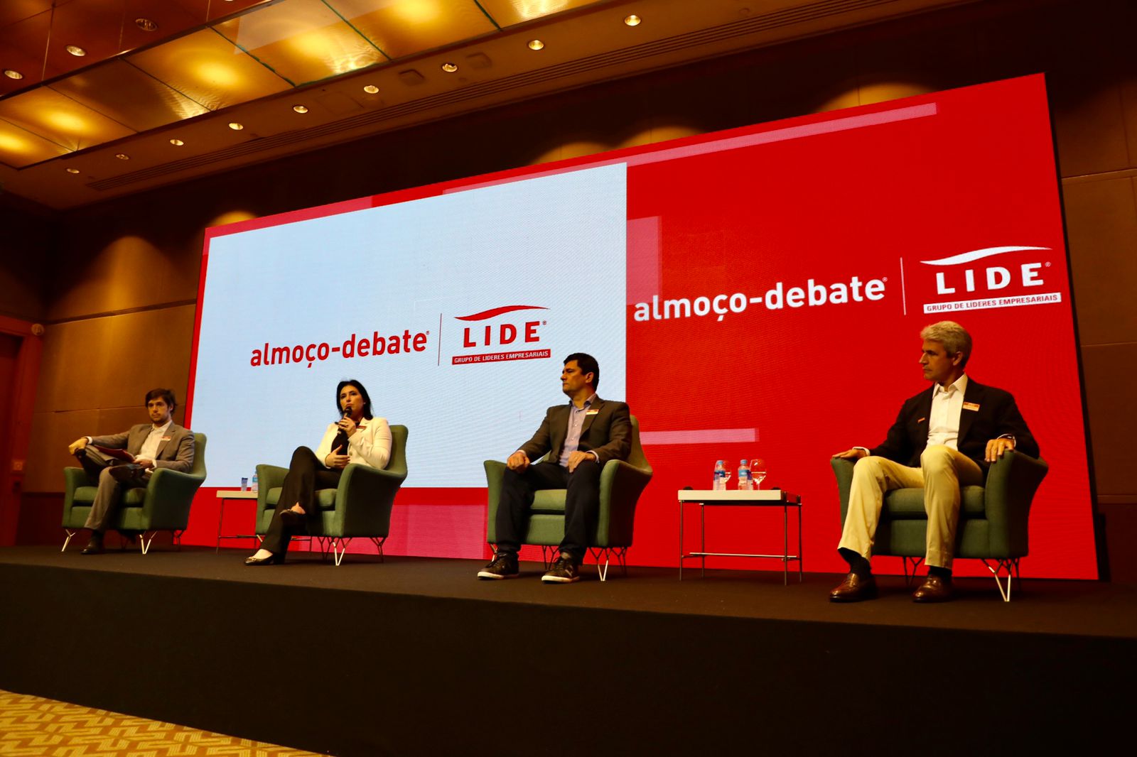 Terceira via articula se juntar para quebrar polarização