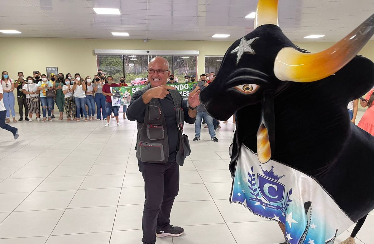 Menezes Boi Caprichoso Falso fake em Parintins