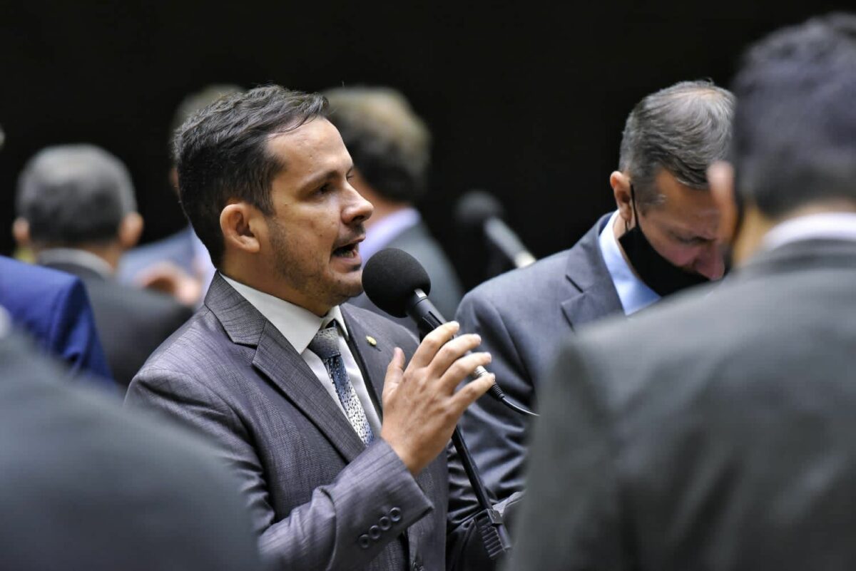 Alberto Neto quer volta do limite do crédito consignado em 40%