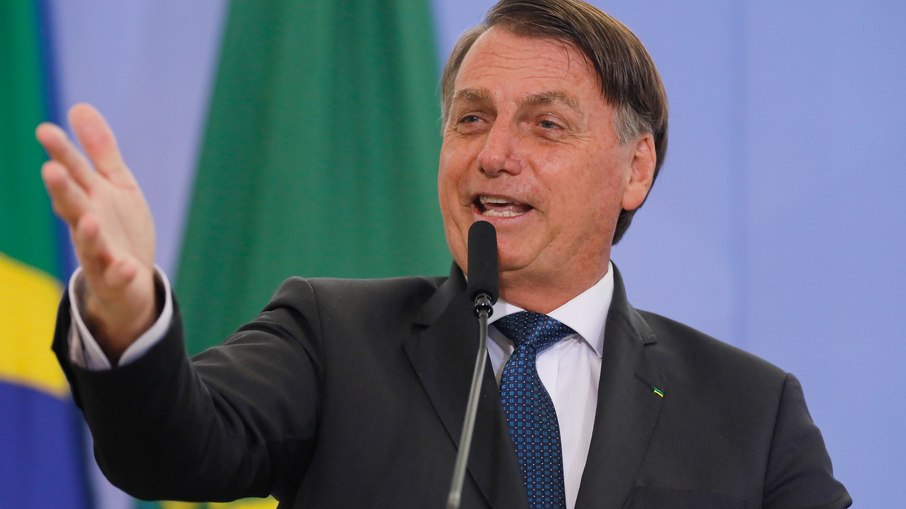 Sai ataque a vacinas, volta ameaça à urna, ordem do QG de Bolsonaro