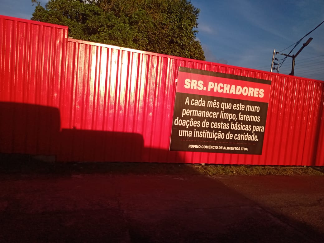 Empresa premia respeito de pichadores pelo bem alheio em Manaus
