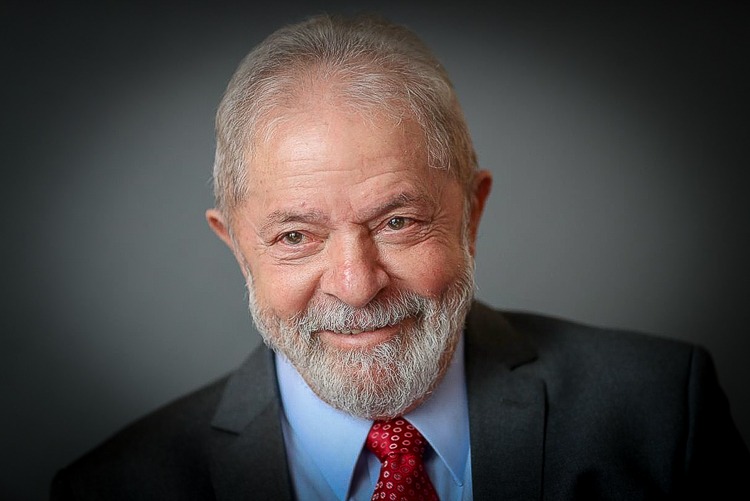 Veja diz que Lula tem chance de vitória no primeiro turno