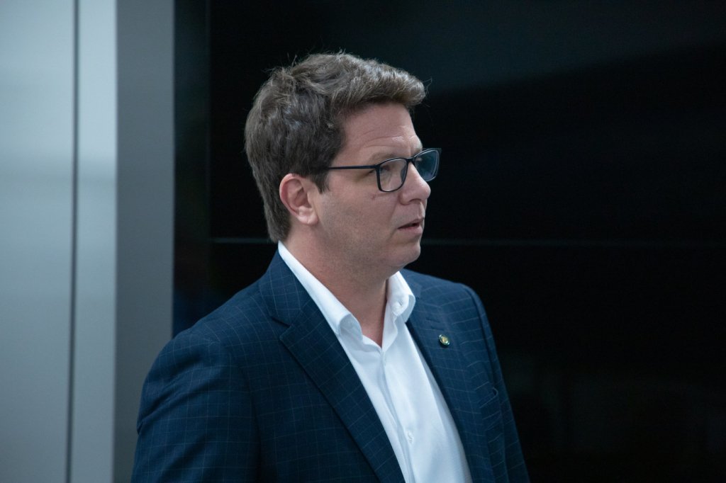 Bolsonaro tira Mário Frias do avião para Rússia