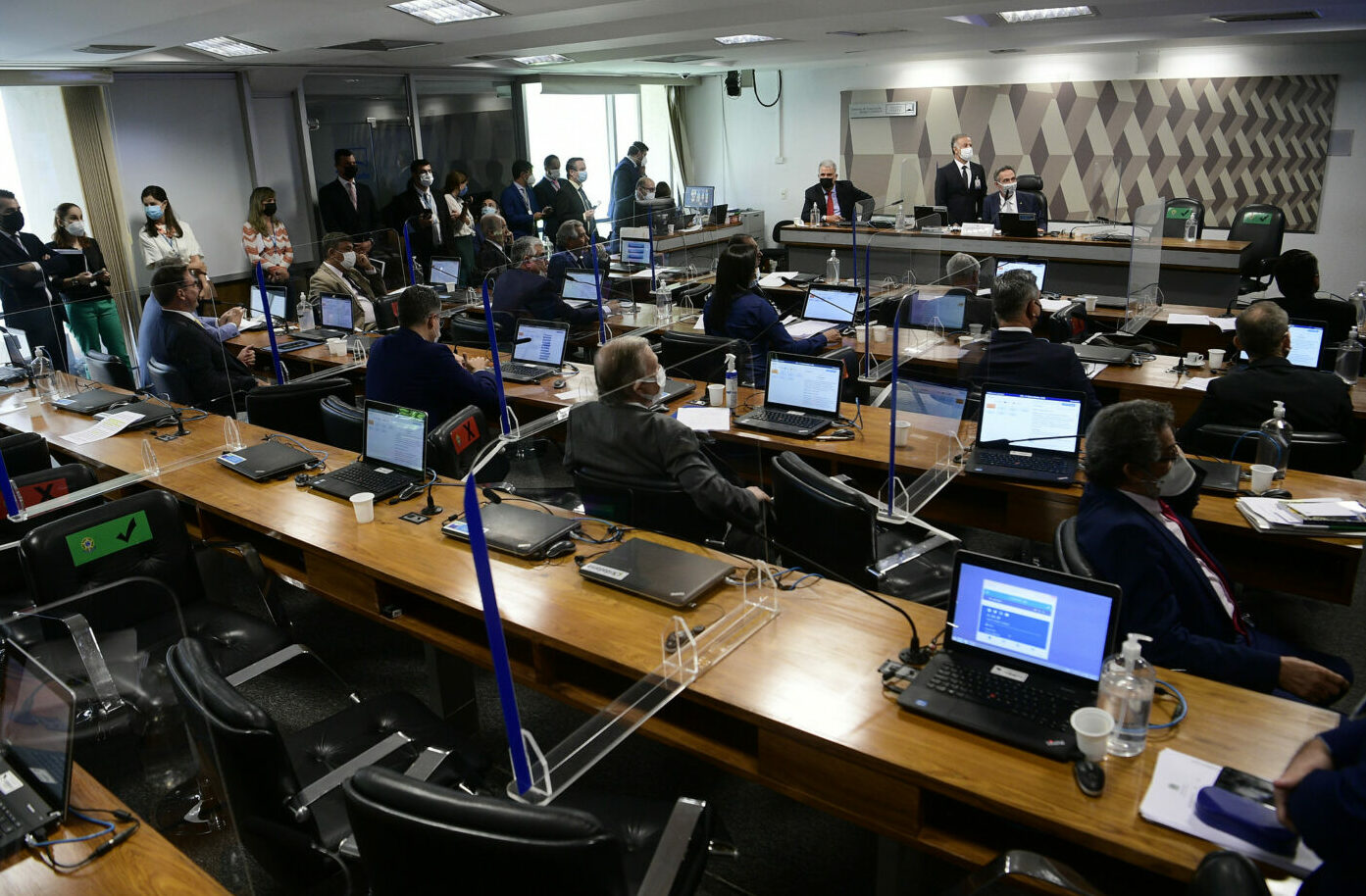 Senadores denunciam pressão da indústria de armas e clubes de tiro