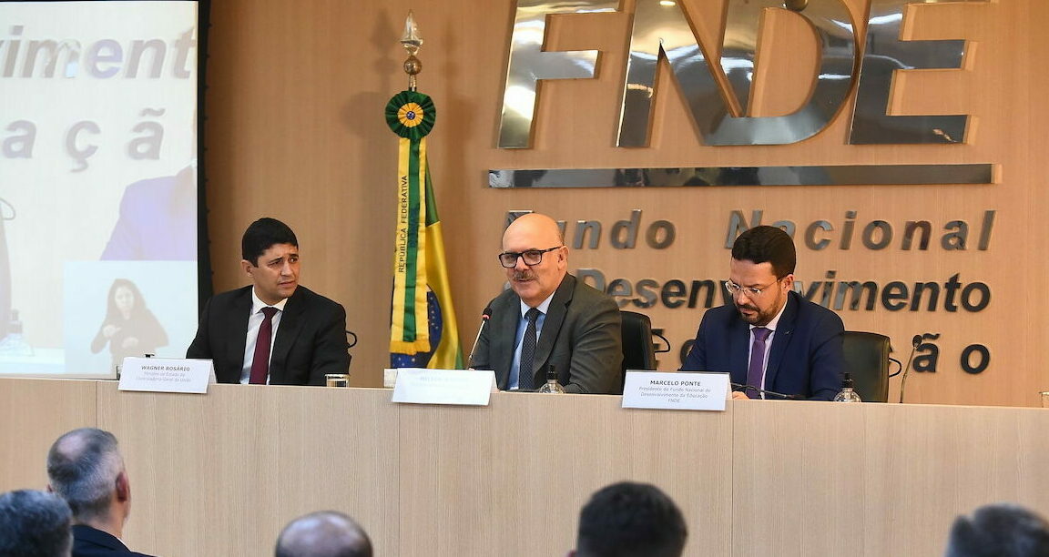 Cinco cidades do AM aparecem no balcão político do MEC