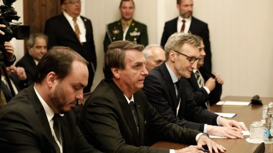 Presidência responde ao STF sobre viagem de Carlos Bolsonaro à Rússia
