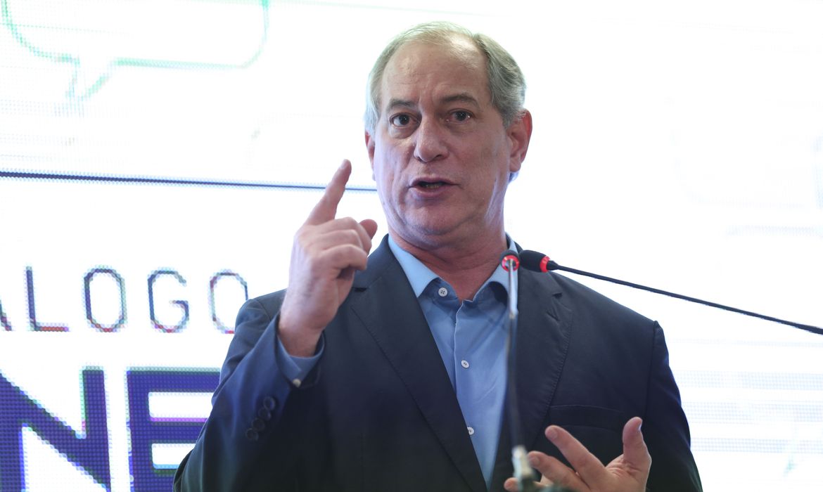 Ciro diz que sistema marcou pra escolher entre o coisa ruim e coisa pior