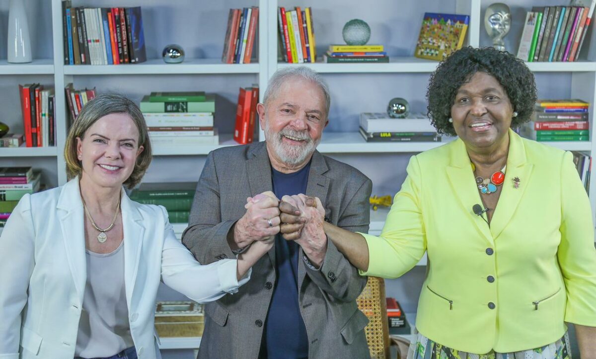 PT cria núcleos evangélicos para reconquistar votos em Lula