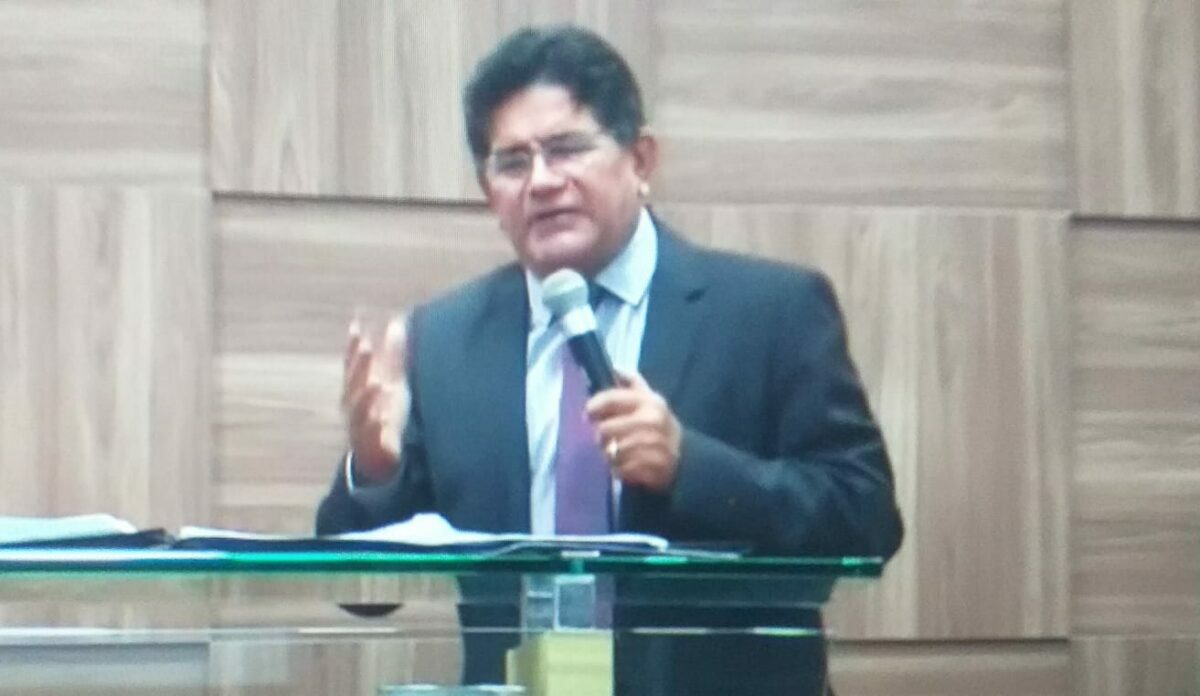 Pastor do escândalo do MEC investe R$ 100 mil em faculdade