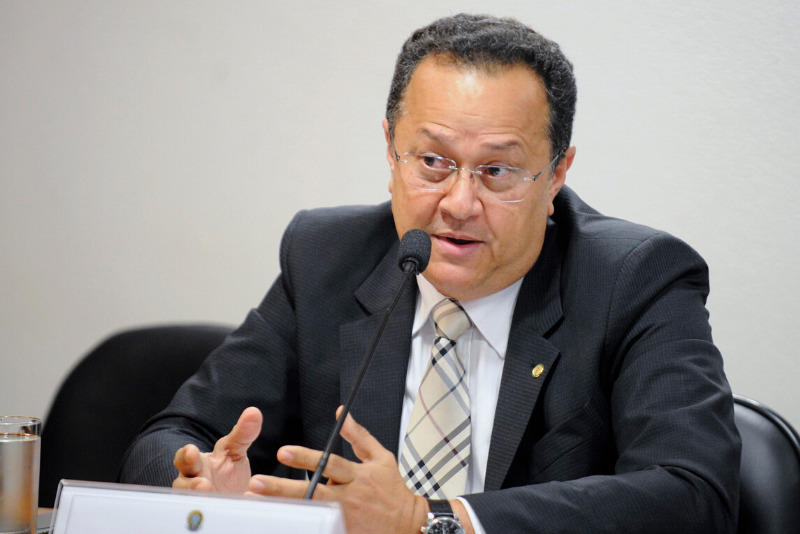 Deputado nega ter oferecido partido a Amazonino: 'Isso não vai acontecer'