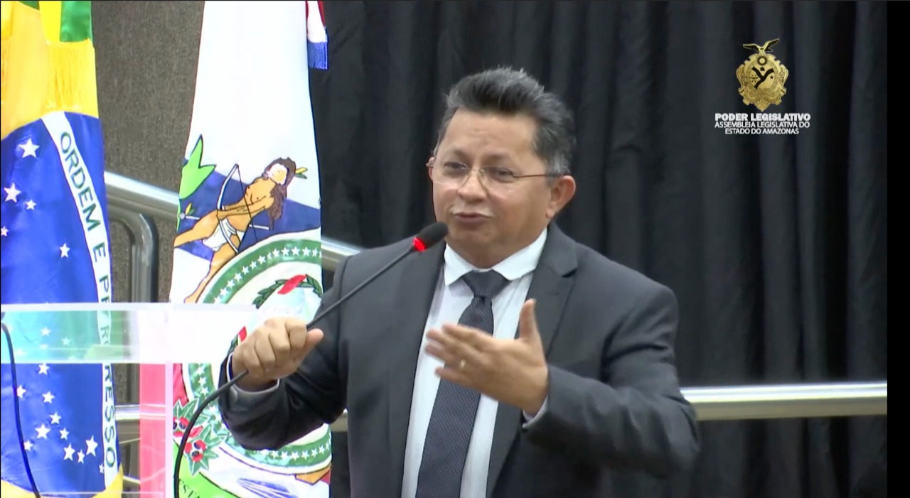 Político Bananeira explica Sinésio Campos