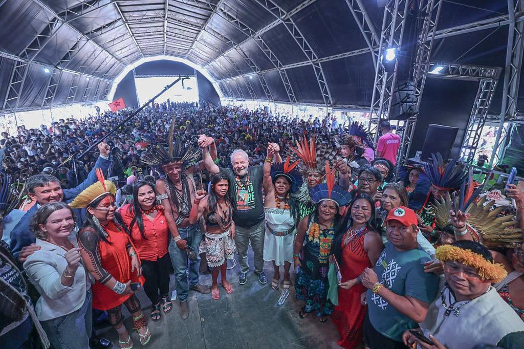 Ao lado de Lula, Anne Moura participa de ato em defesa da Amazônia