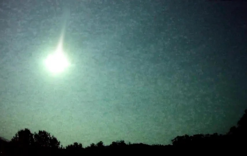 Asteroide atinge a Terra e explode sobre o Amazonas