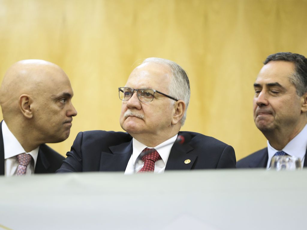 Bolsonaro diz que ministros do STF querem censurar mídias sociais
