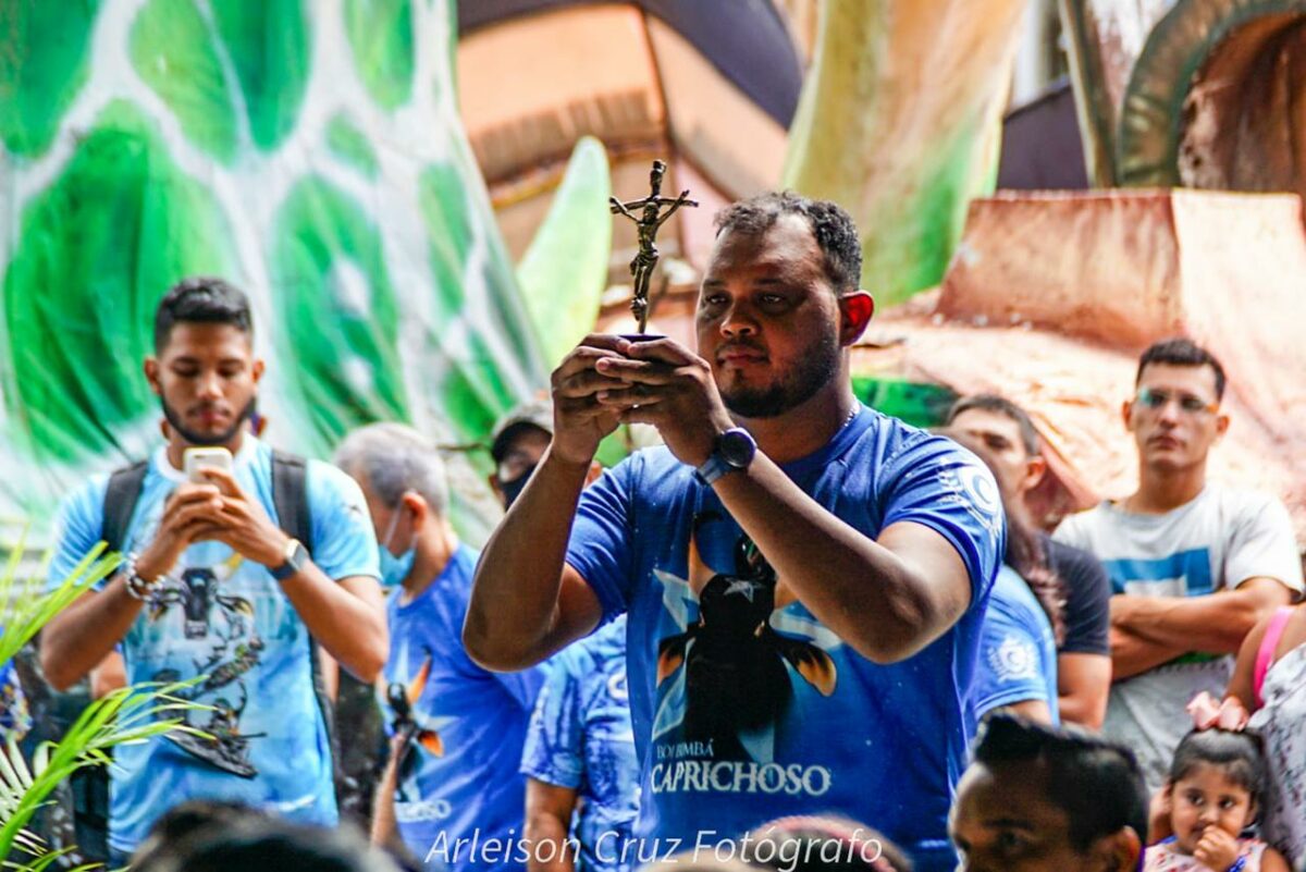 Artista do Caprichoso sofre acidente e está em UTI