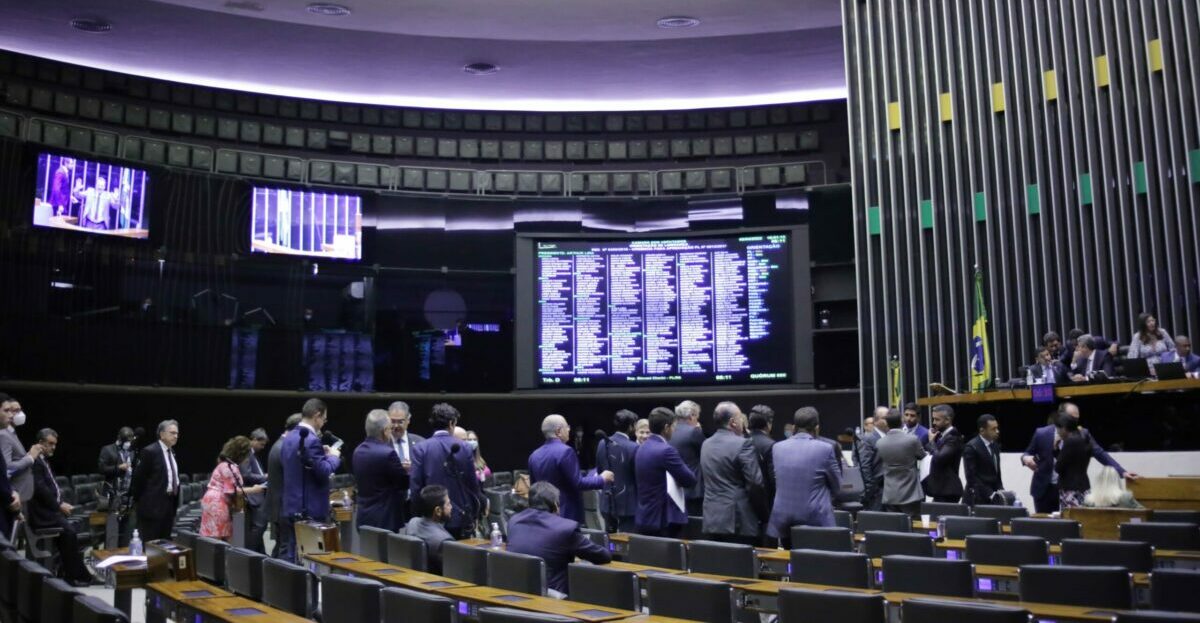 deputados, rejeitam, urgencia, fake news
