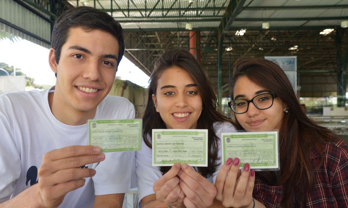 51% dos jovens votam em Lula no primeiro turno; 67% rejeitam Bolsonaro