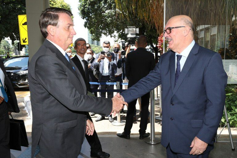 AGU pede ao TSE para livrar Bolsonaro do escândalo no MEC